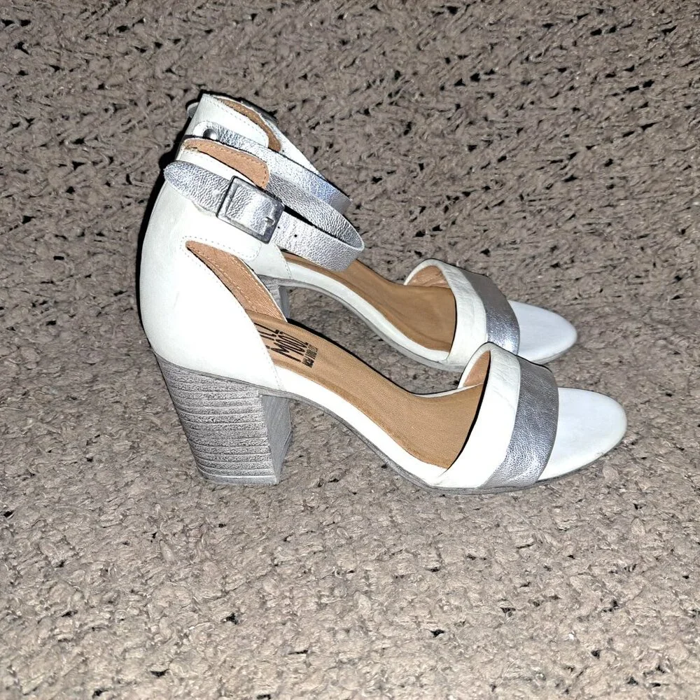 MIZ MOOZ-Saint-Cream/Silver Leather-AnkleStrap-Open Toe-Buckle-Sz 37-Excellent
